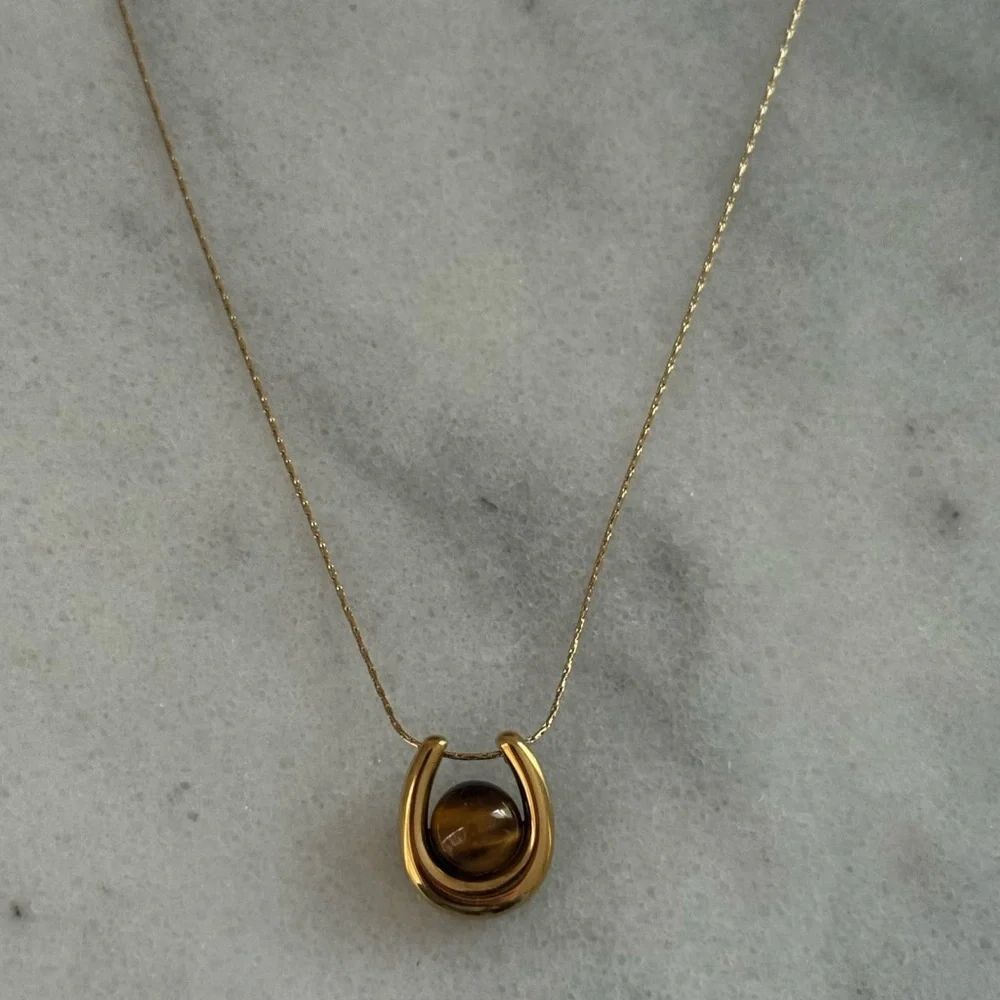 New Stock Gold Amber Tiger Eye Pendant Necklace   Brand New